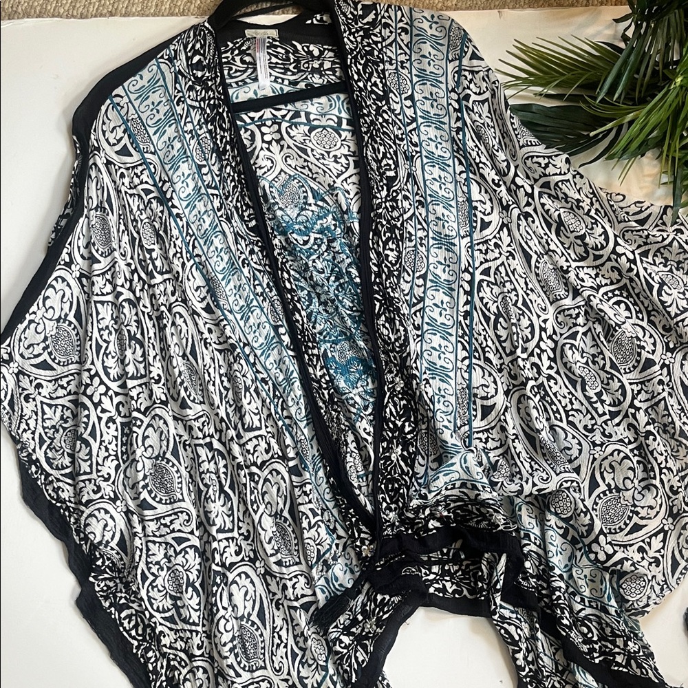 Black and White Patterned Kimono